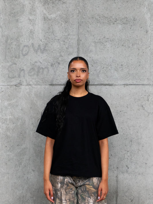 OVERSIZED BLACK TEE