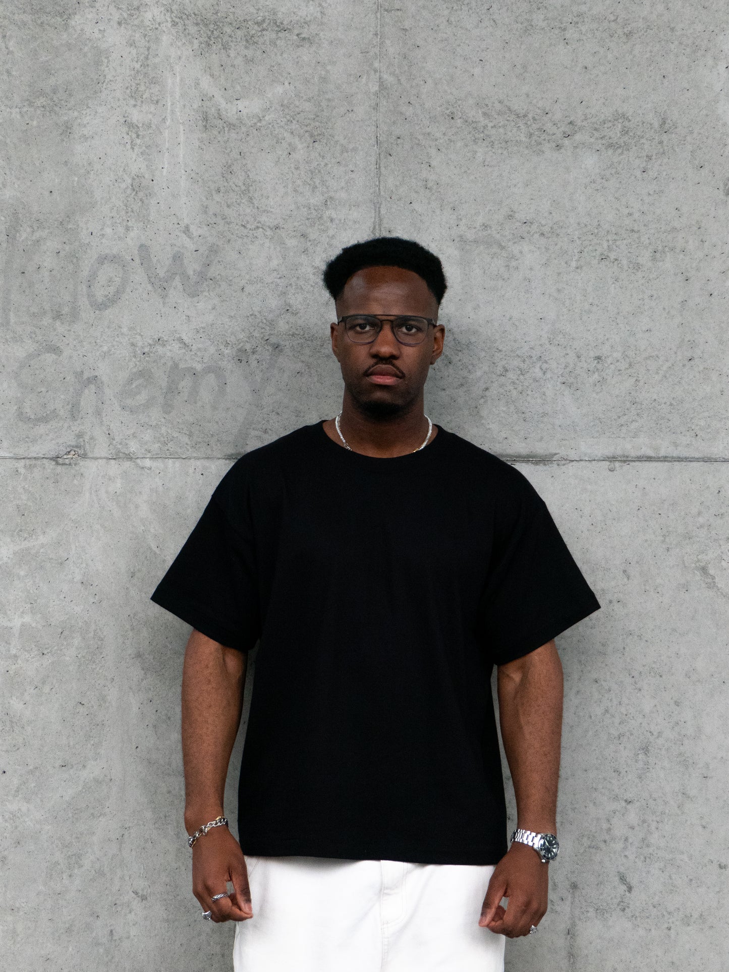 OVERSIZED BLACK TEE